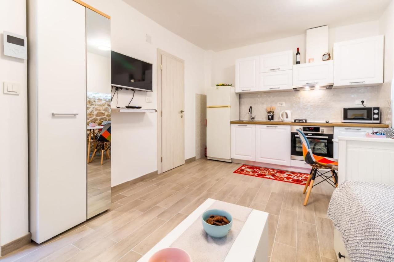 Studio Apartman Mirela Kastel Stafilic Kastela Exterior photo