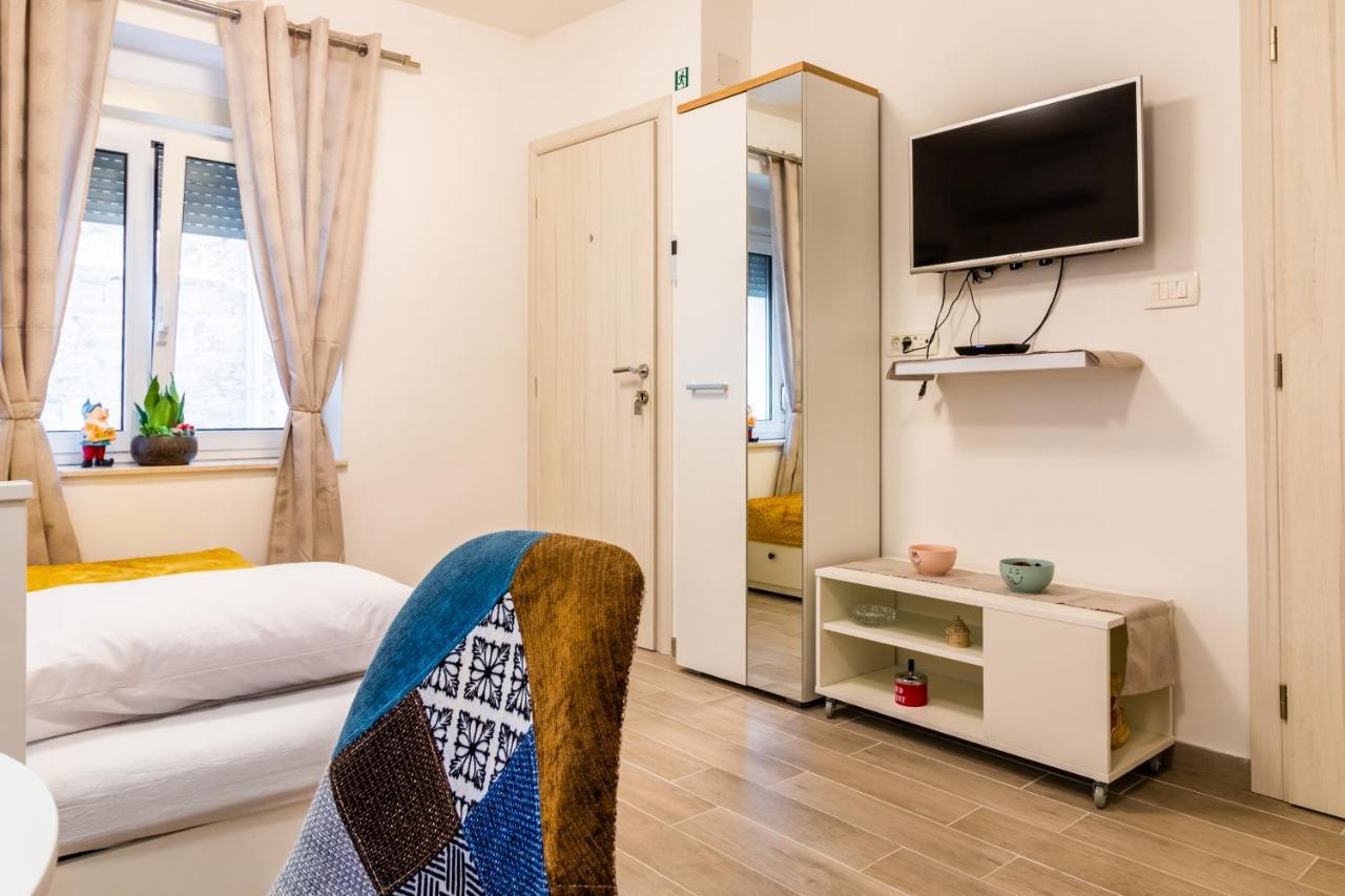 Studio Apartman Mirela Kastel Stafilic Kastela Exterior photo